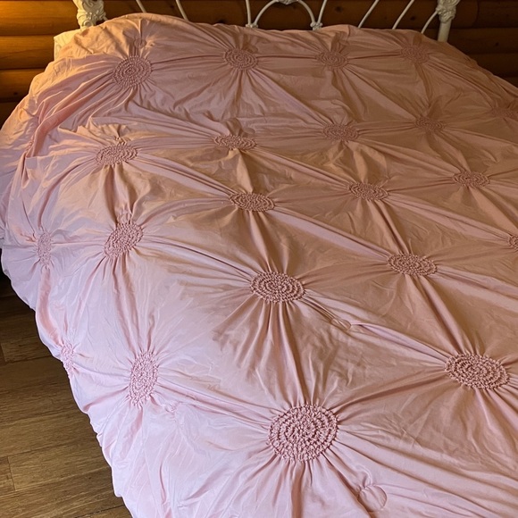 Queen pink puffer quilt bedspread with floral smocking 88 x 74 Full - Picture 2 of 8